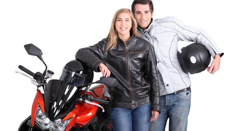 Motorradbekleidung & Helme